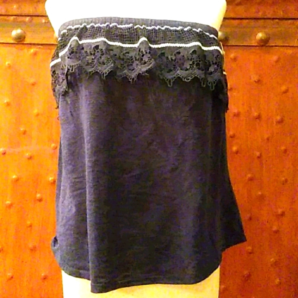 NWT SUPER CUTE MAURICE NAVY STRAPLESS TOP W/LACE